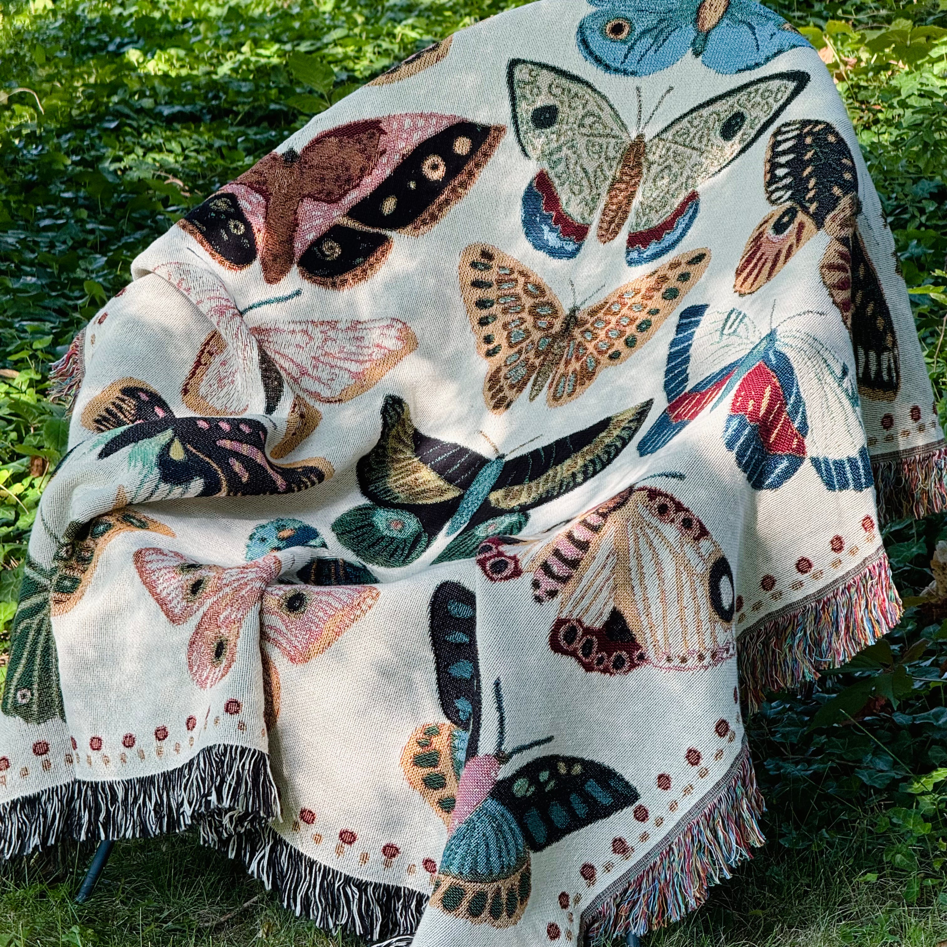 The Lilly Woven Blanket