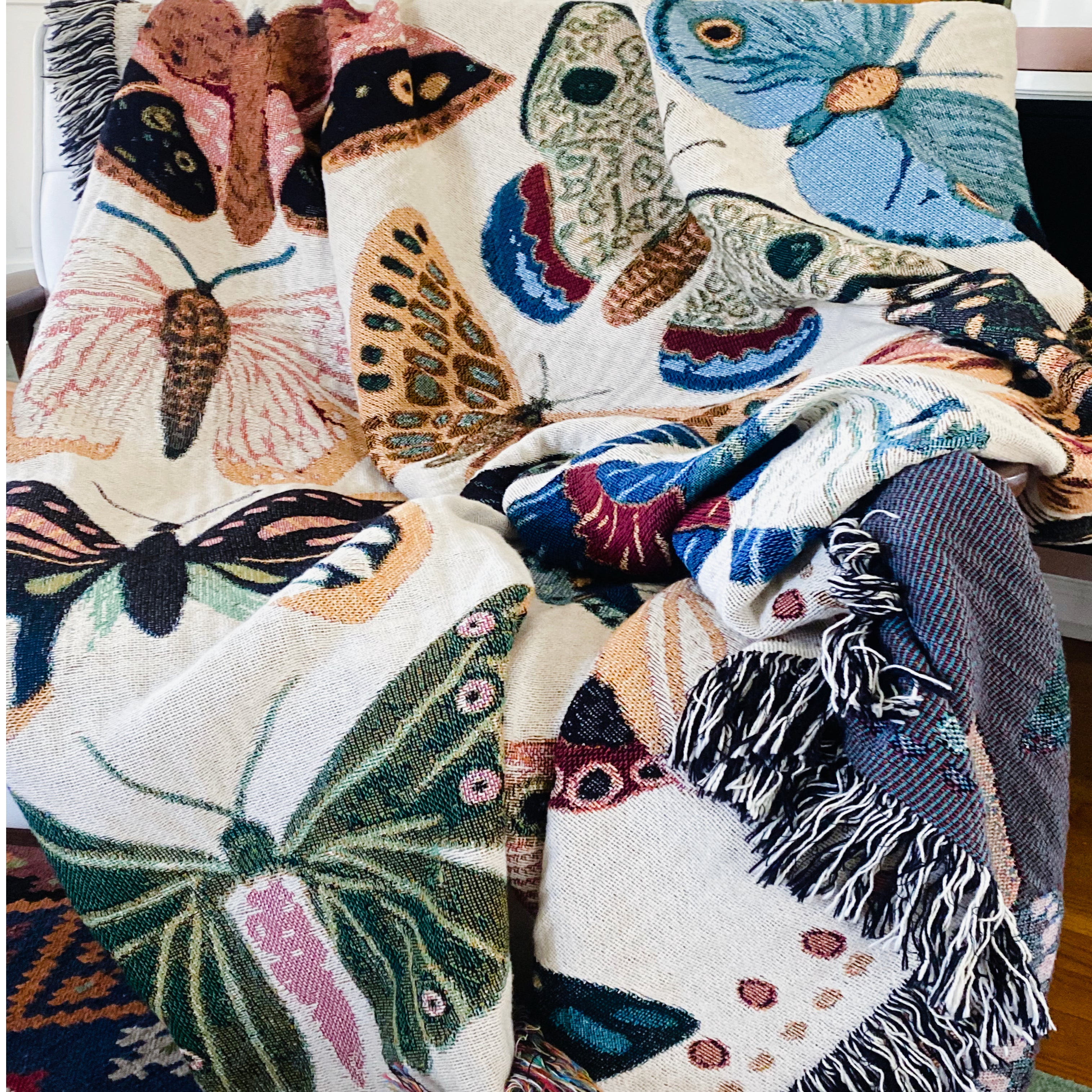 The Lilly Woven Blanket